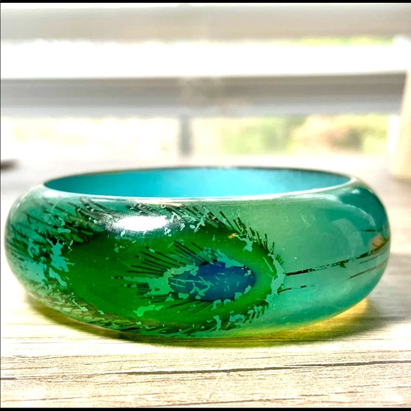 VTG 1960’s “PEACOCK” PERSPEX LUCITE CHUNKY BANGLE BRACELET w/ PAINTED DETAILS - Picture 1 of 12